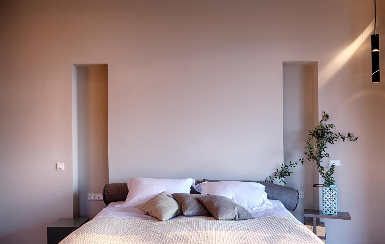 Euphoria Suites Avia ภายนอก รูปภาพ