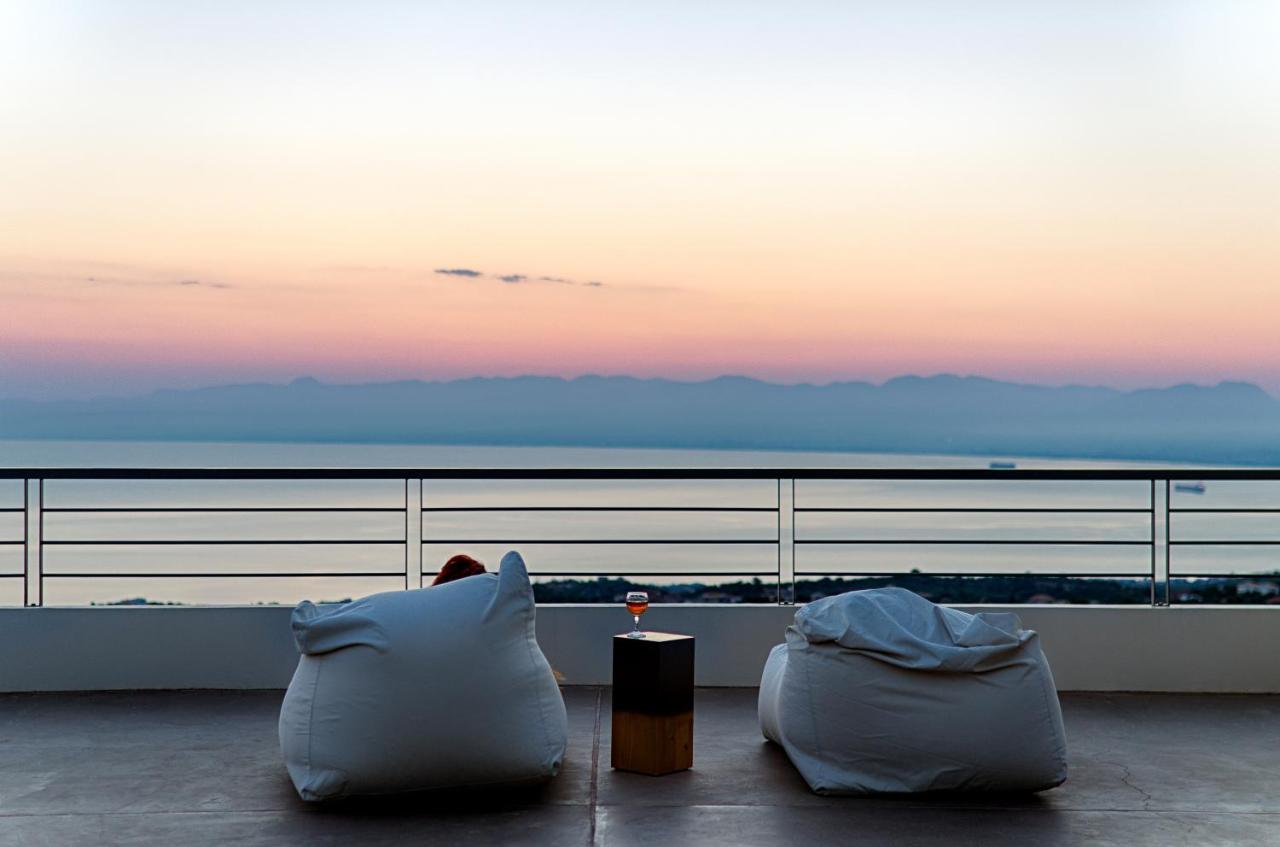 Euphoria Suites Avia ภายนอก รูปภาพ